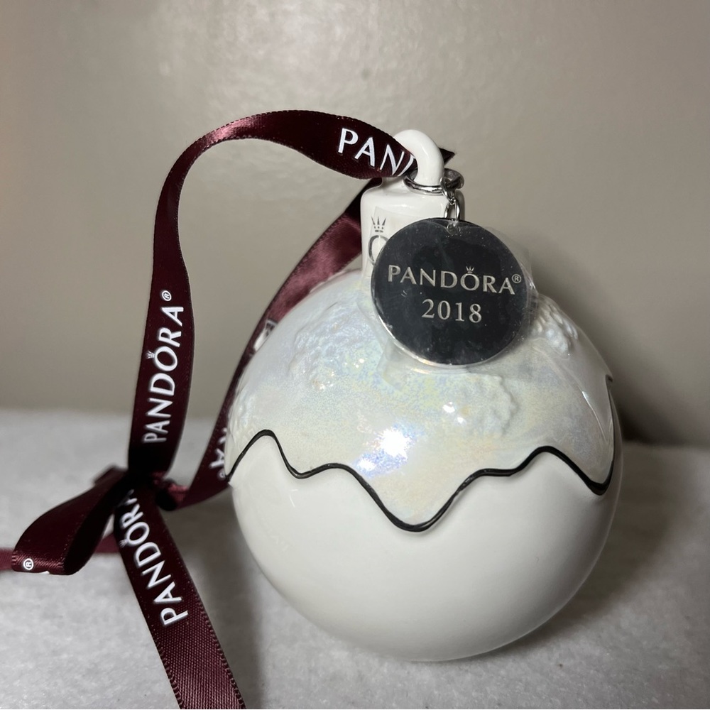Pandora Christmas Ornament 2018 Ball Bulb Limited Edition Pristine Condition